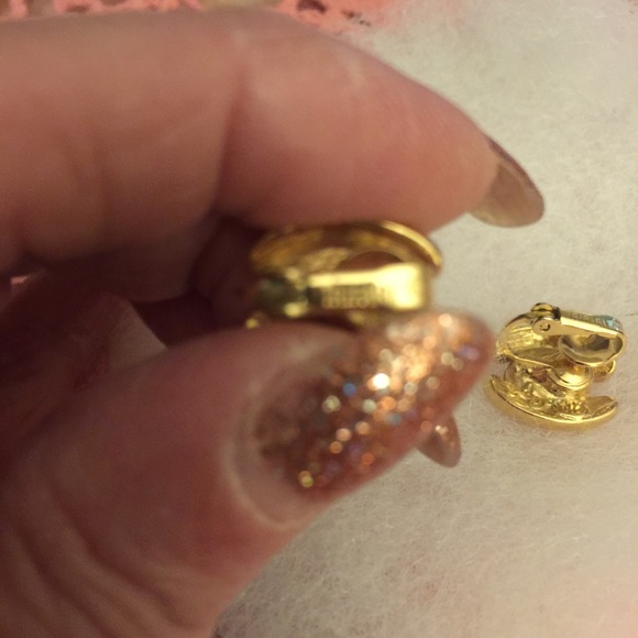 Vintage clip on Earrings / Trifari - Picture 3 of 3